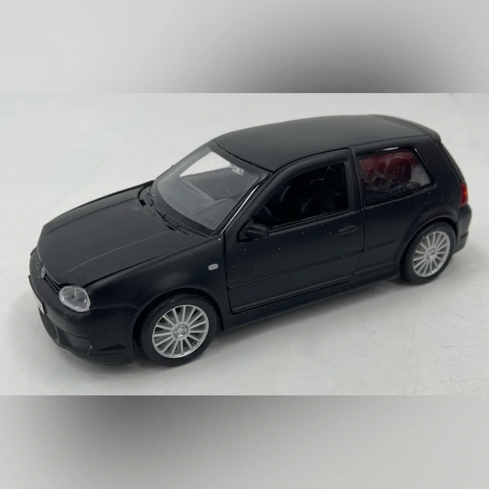 VW Volkswagen Golf‎ Rabbit 4 R32 Black Diecast Model Car 37290 Maisto 1:24 Doors